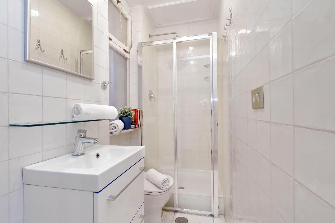 4Bnb - Tiberina Spacious Apartment Rome Bagian luar foto