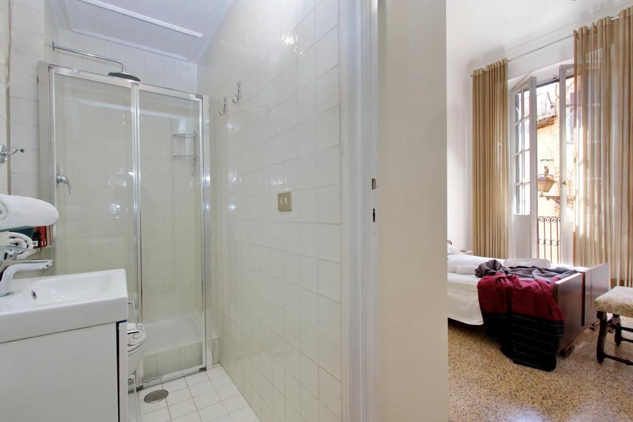 4Bnb - Tiberina Spacious Apartment Rome Bagian luar foto