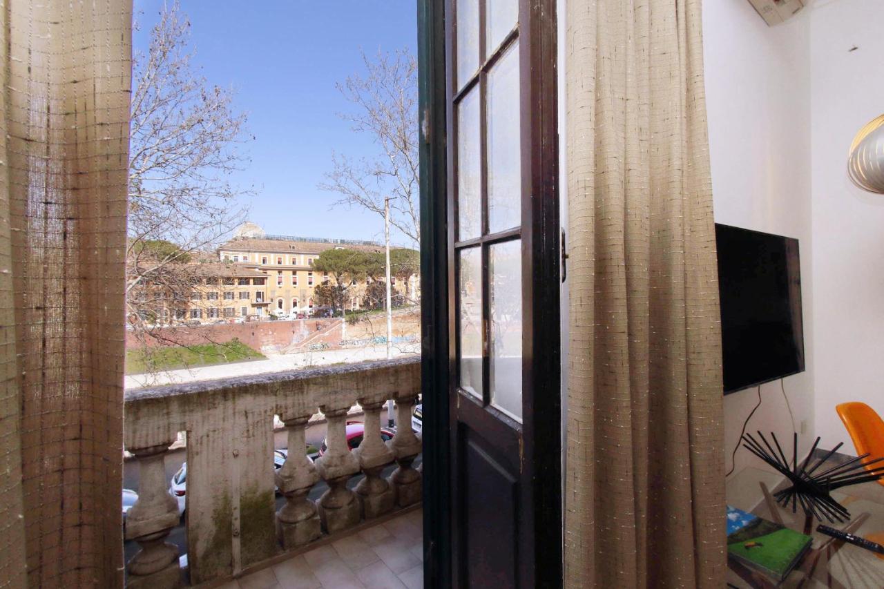 4Bnb - Tiberina Spacious Apartment Rome Bagian luar foto